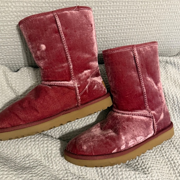 Rare Pink Velvet Uggs Women’s Sz 8 - Picture 4 of 6